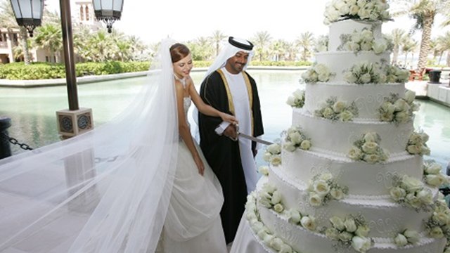A Complete Guide to a Traditional Qatari Wedding: Customs, Attire, & Celebrations